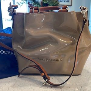 Dooney & Bourke tan small Barlow women’s handbag style bcypt1034 oybs